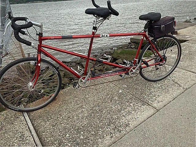 1990 BURLEY DUET G7430 TANDEM ROAD BIKE SIZE LARGE. THE BIKE IN GREAT CONDITION