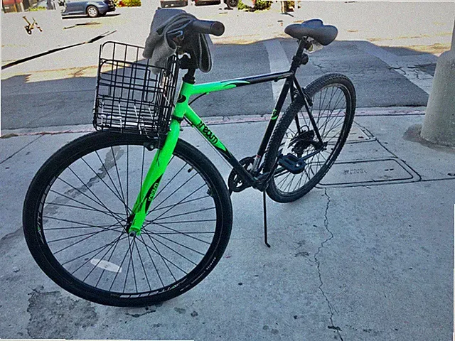 BICYCLE 28”, NEW TIRES 7 GEAR Speed shift, ALLOY wheels,SHIMANO equipped