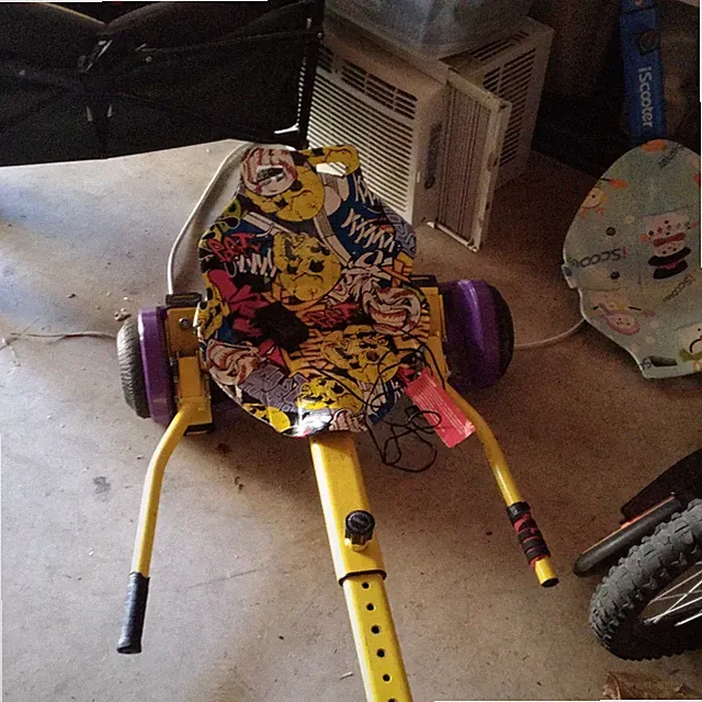 Razor Drift Trike Ride-On with Graffiti Seat, Cartoon Graphics, Yellow Frame
