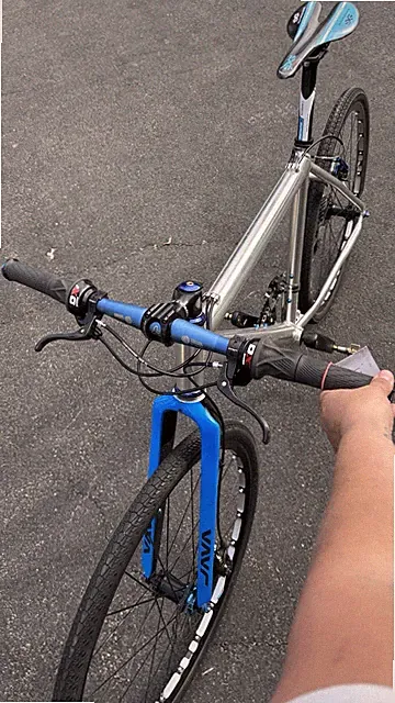 VIVA Hybrid Bike 26" 17" 10-Speed Mechanical Disc Flat Bar Silver/Blue/Black